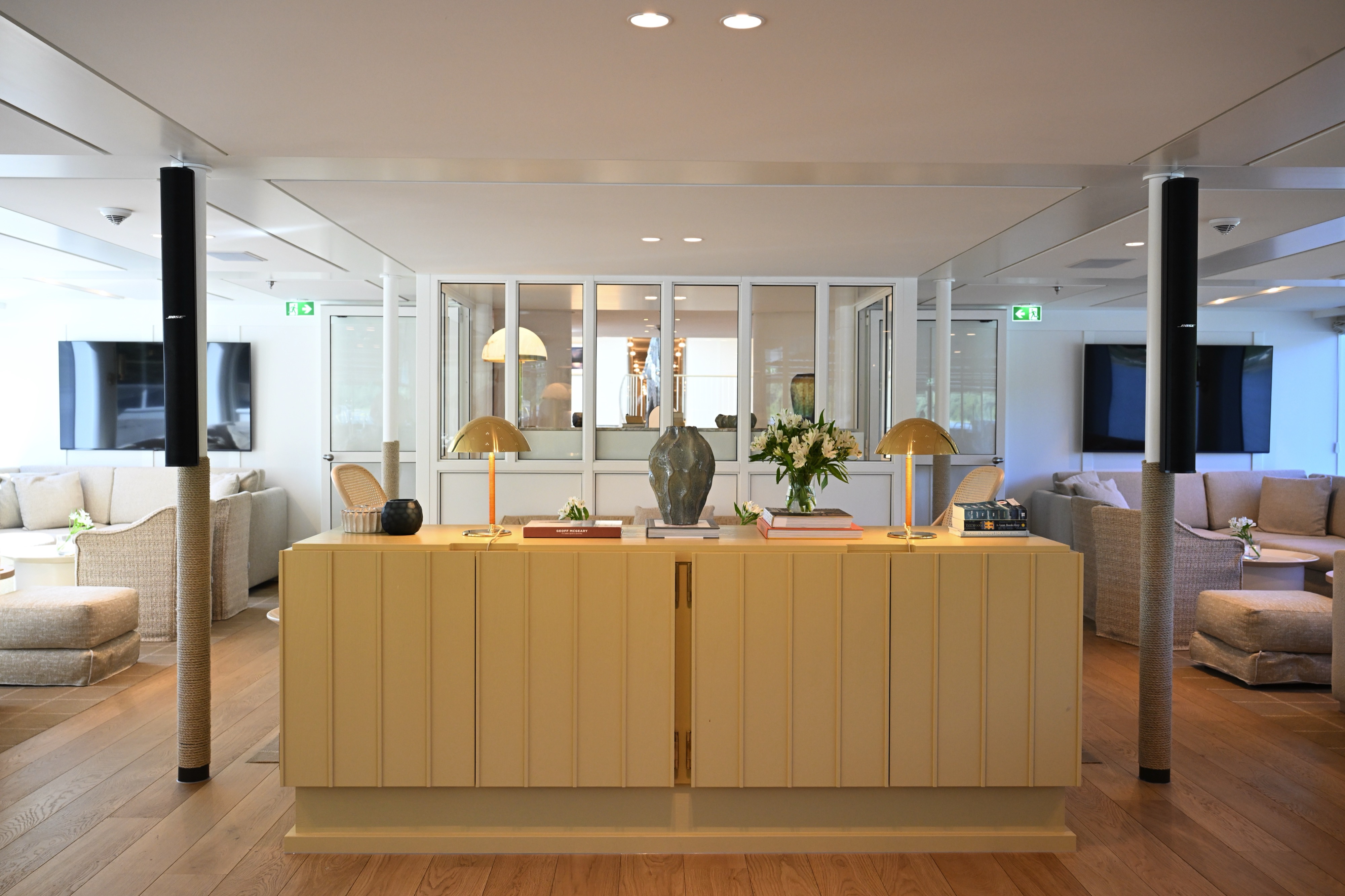 APT Solara - The Salon